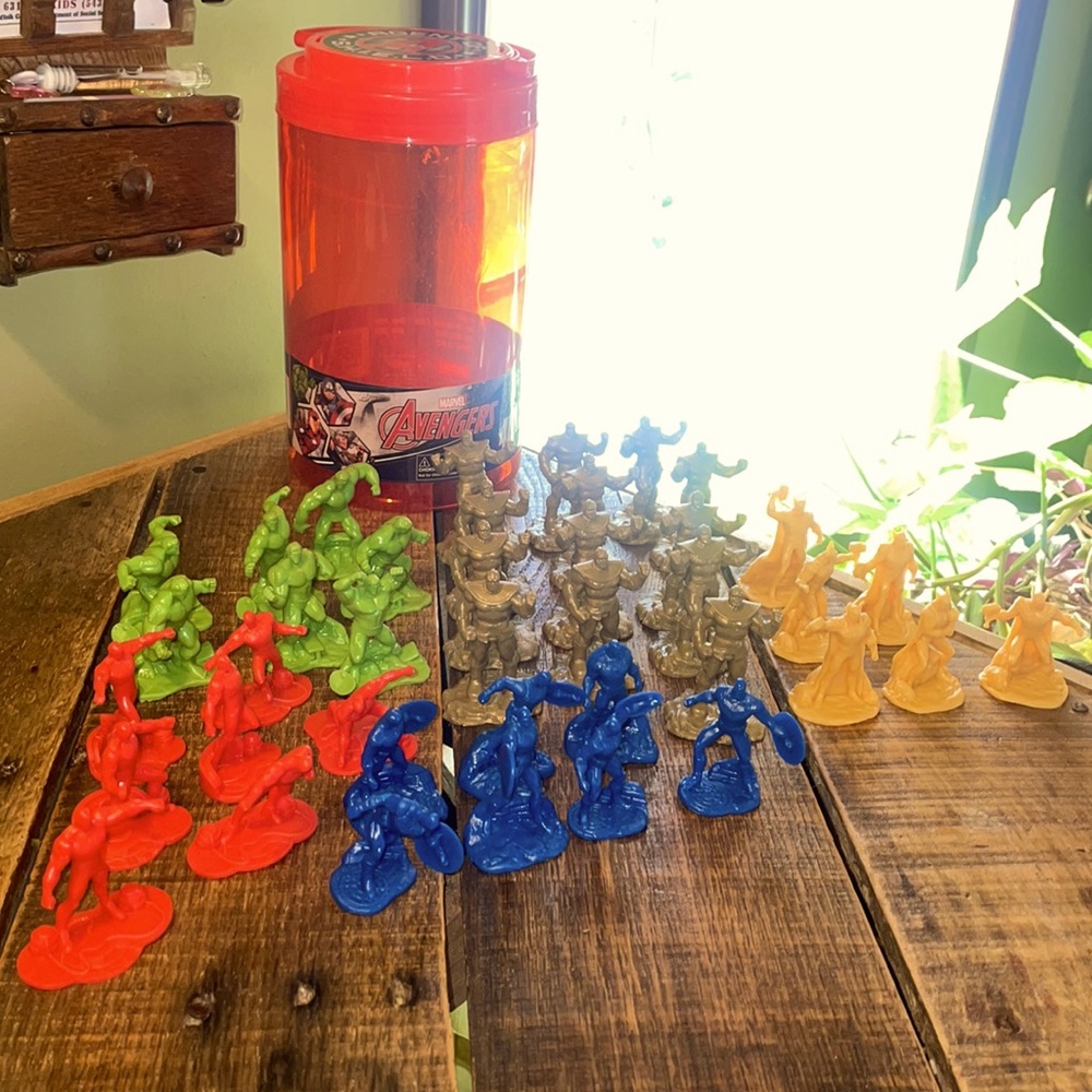 Marvel Avengers 40 piece Dioramas Super Hero figurines